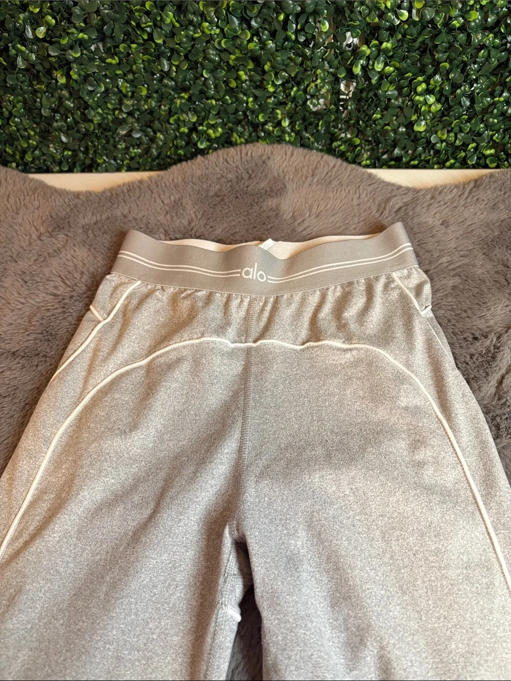 ALO Yoga light reflective